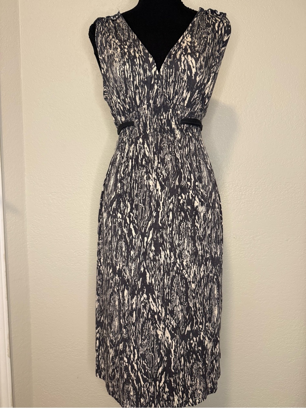 Liz Lange maternity for Target Black and White Abstract Print Sleeveless Dress